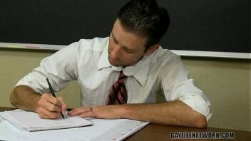 Professor com o aluno gay