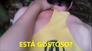 Travestir brasileiro comendo o gay
