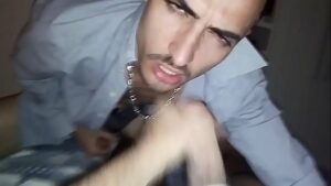 Video amador de moreninho gay gemendo