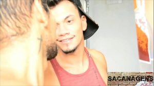 Video brasileiro dois gays e uma gostosa