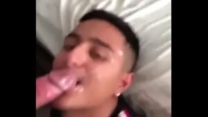 Video de sexo gay caseiro.brasileiro levando leite na boca