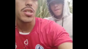 Vídeo de sexo gay entre adolescentes gays negros da favela