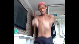Vídeo do novinho gay dançando
