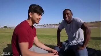 Video gay negão enrabando loirinho na prisão black likes twink