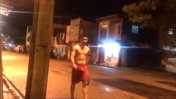 Video gay pau duro na rua