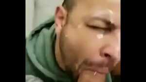 Vídeo gay pedindo leitinho