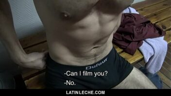 Video porno de sexo gay sendo comeudo pelo amigo