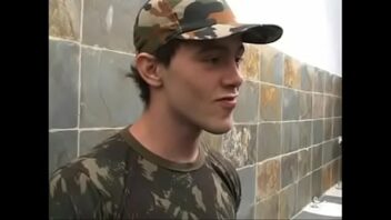 Video porno gay com novinhos banheiro
