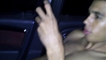 Videos de nu homens batendo punheta no carro gay