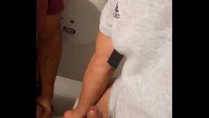 Videos gays sem camisinha em banheiro público
