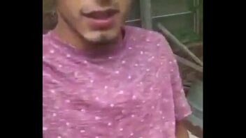 Xvideo gay novinho enfiando briquedinho no cu