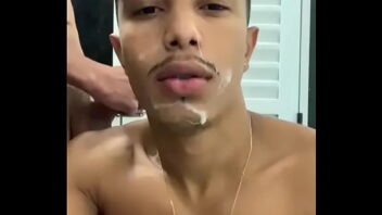 Xvideos gay brasil banheirão