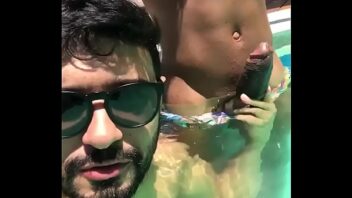 Xvideos morenos piscina gay
