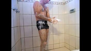 Banho pelado gay brasileiro