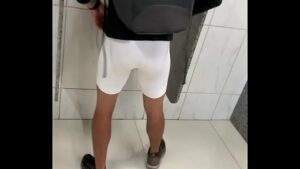 Flagra sexo gay banheiro aeroporto