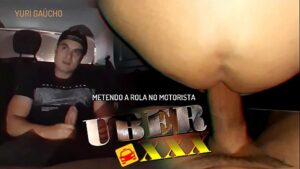 Fodendo na porta do carro gay uber
