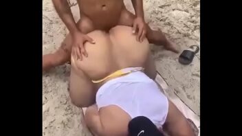 Fudendo gay na praia