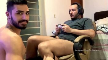 Gay brasileiro sentando no pau do namorado