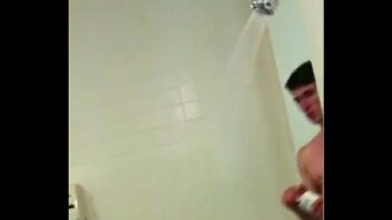 Gay espiando boy no banho