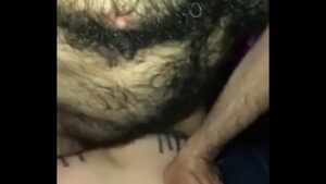 Gay video amador metendo com o macho peludo