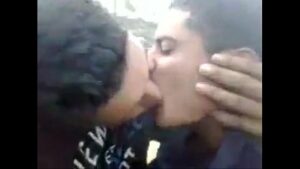 Gays se beijando silhuetas