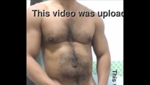 Homem pentelhudo video gay