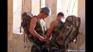 Militares gays se pegando