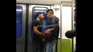 Pegação gay no metro linha 11 coral sp