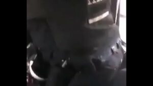 Policial sendo comeudo video gay