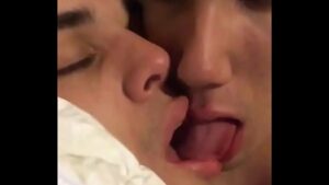 Raoul bova gay kiss