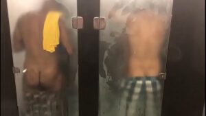 Sexo banheiro flagra gay anal