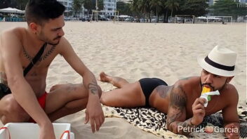 Sexo gay novinho e coroa brasileiro