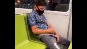 Twitter videos gay sexo metrô