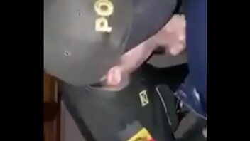 Video amador policial prende e fode gay