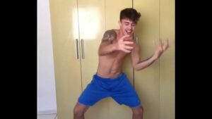 Video gay homens dancando de moletom