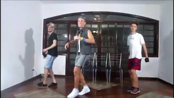 Video gay muleke brasileiro levando rolao
