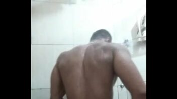 Video negro no banho gay strip