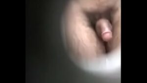Videos gays espiando o amigo no banheiro