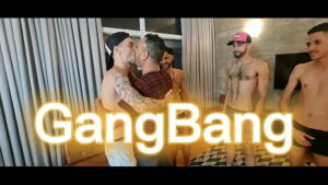 Videos porno gay de suruba entre amigos gulosos