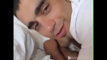 Vidio porno gay com carioca sendo passivo