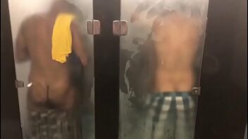 Xvideo gay flagra banheiro de club