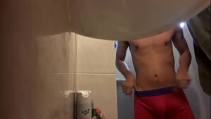 Xvideos flagras deportista en la ducha gay