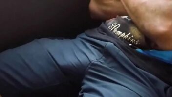 Xvideos gay fazendo boquete no ônibus
