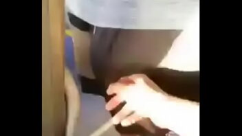 Apertando o piru dentro do ônibus gay