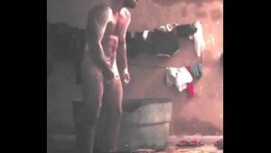 Ator porno gays faz papel de bombeiro