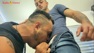 Barbeiro maduro fode cliente gay video