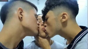 Beijo baba gay gif
