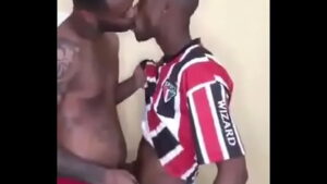 Beijo de lingua negros gay