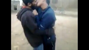 Beijo gay cortado de segundo sol