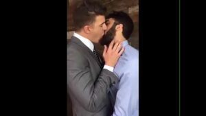 Beijo gay masculino pra valer